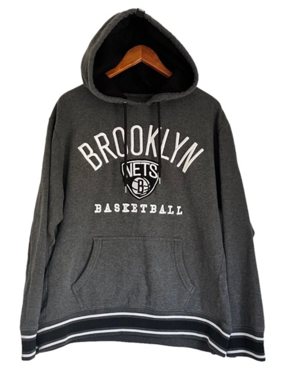 UNK Brooklyn Nets Embroidered Hooded Sweater Size XL